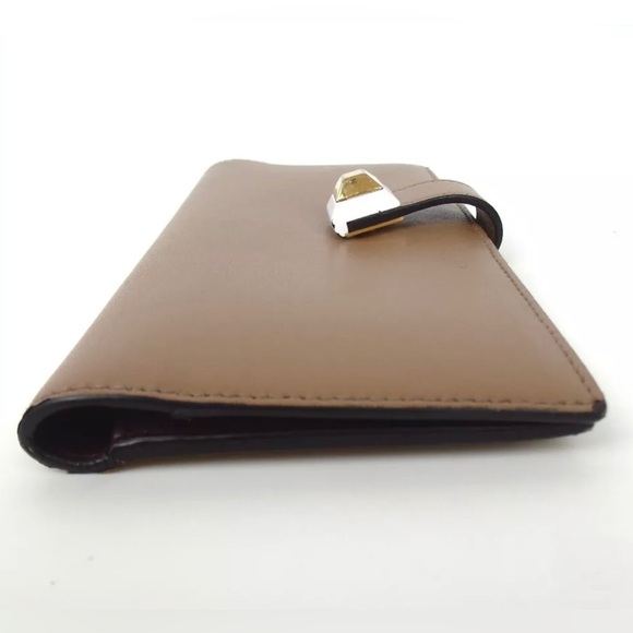 FENDI Leather Single Studs Bifold Wallet 🤩❤️🔥 - Picture 8 of 17